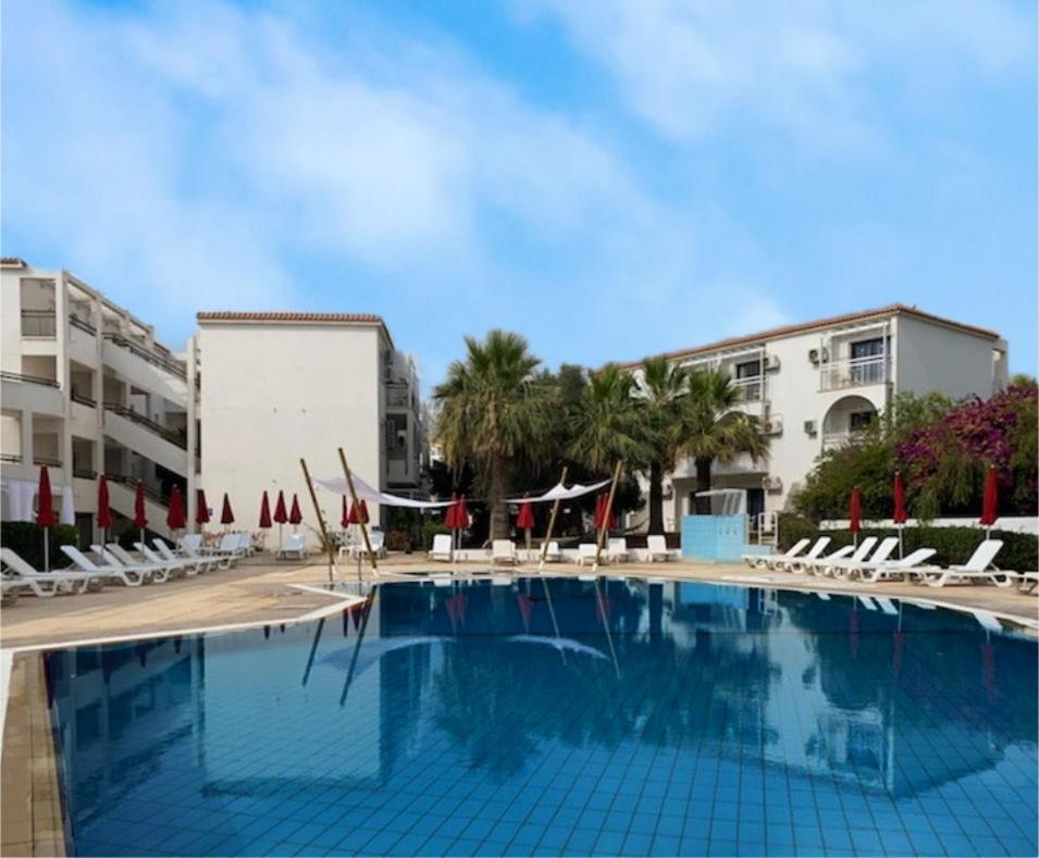 Amore Hotel Apts Paralimni Dış mekan fotoğraf